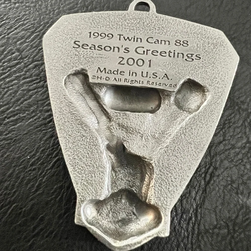 Harley Davidson Twin Cam 88 2001‎ Seasons Greetings Ornament 3